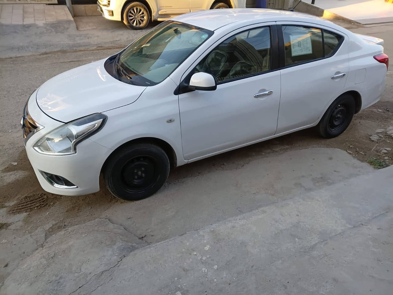 سلام عليكم 
نيسان سني 2020 
جاملغ الامامي صوب السايق صبغ بدون دواخل 
بيها 3 مكانات بارد 
هندي بليته زرگة 
رقم وسنوية جديد تحويل مباشر 
السيارة خير من الله متصرف عليها دينار 
السعر دفتر 
المكان بغداد البنوك 

‭0770 018 5078‬
