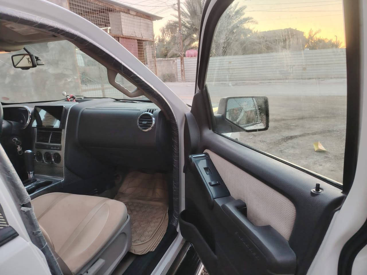 فورد إكس بلور ٢٠٠٨ رقم سليمانيه بسمي سياره جاهزه تحويل ثاني يوم مامطلوبه غرامات بيه ضربه بصيطه باب خلف سايق خمسه راكب سعره  125$ وبيه مجال*********** مكان سياره بابل مسيب
