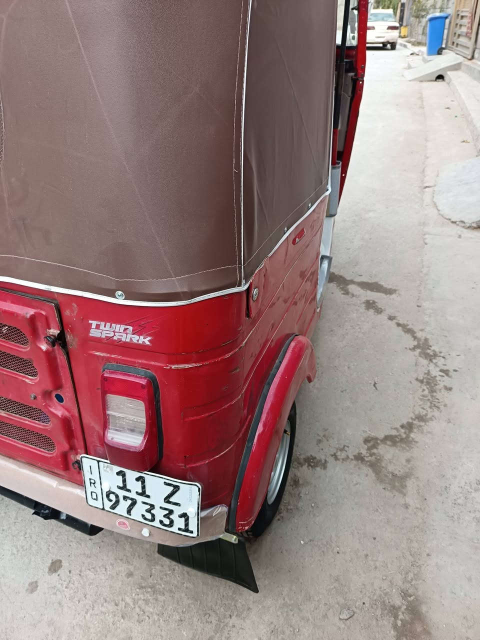 تكتك للبيع موديل 17رقم وسنويه بيه بس لغد معمره تعمير لبالك رقمي *********** مكان بغداد رأسه شارع 20
