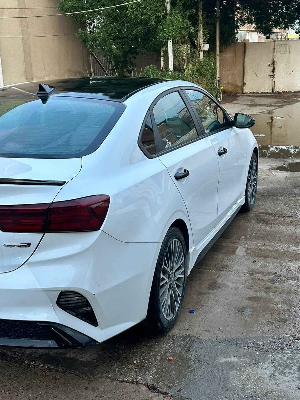 السلام عليكم.                                                                 فرني جتي لين ٢٤ فول مواصفات محرك ٢٠٠ دوش. ماشية ١٧  الف  سيارة جديدة مكفولة من الصبغ والتبديل والفتح اي قطعه غير الدعامية الخلفيه ونفسها مصلحه                                    المواصفات.                                                                             تبريد امامي +  خلفي + كشنات.                                        كرسي كهرباء الساىق.                                                      كشنات جلد.                                                                   فتحة سقف.                                                                      اوباقي المواصفات المعروفة بل جتي لين.                      الحادث منشور بالمنشور.                                               الهاتف. ***********. غير متوحد على الفيس
