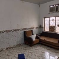 مشتمل للبيع  بداية البيضاء يبعد عن الشارع اقل ١٠٠ م.  خدمات كامله ماء ...