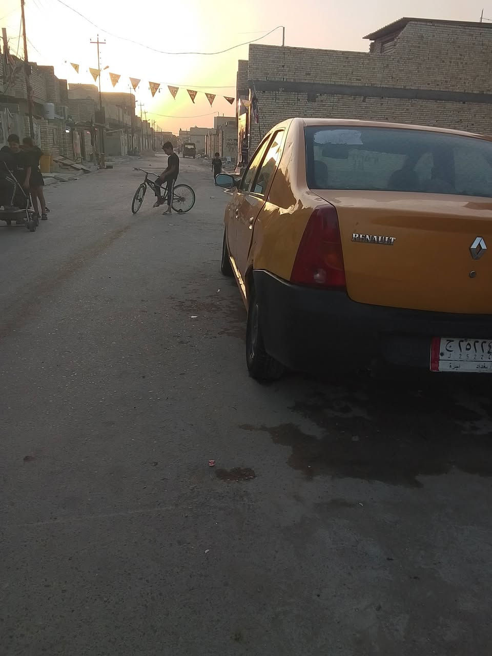 رينو 9 
مكينة وگير كورلا 
منضومة مال غاز 
صدر جديد 
تايرات سيارة جاهزة 
بيهة طخات بسيطة اني اكملهن علية 

مقدمة ١٣
شهريا 2 
***********
