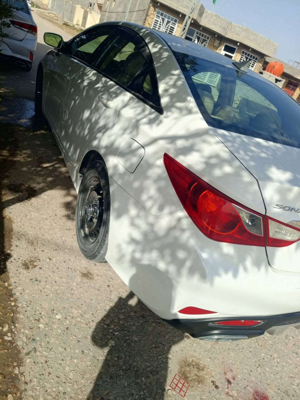 سوناتا موديل 11امريكية حادثها بنيد وجاملغ وهنا بيها بارد بلباب مال السايق رقم بابل انكليزي راعيها يمي يريد تحويل مكينه وكير حدادية دواخل السيارة حلوة حيل مكانها حلة ناحية النيل اليريد يجي يشوف السيارة موجودة السعر 110بيها مجال ‏‪***********‬‏ قاسم المعموري
