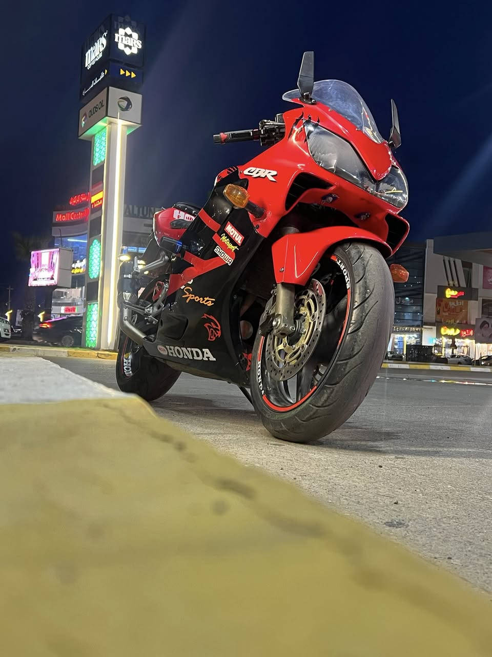 هوندا اف فور اي للبيع مستعجل
نضافتها ٧٠ ٪؜ فقط كفرات بيها شخوط 
محرك وكير و كهربائيات كفاله انطيك 
ماشي :٥٤ الف كيلومتر 
شعلتها قويه
لايتها زنون ابيض سعره ١٠٠
بنزين فقط محسن
فلانچه خلفي رياضي 
يدات رياضي
اشارات خلفي و امامي مال ار ار 
و دسكات جديده 
سعره:٢٦ و بيها مجال 
عنوان: كركوك  و طوز خورماتو 
*********** 
متواجد واتس
