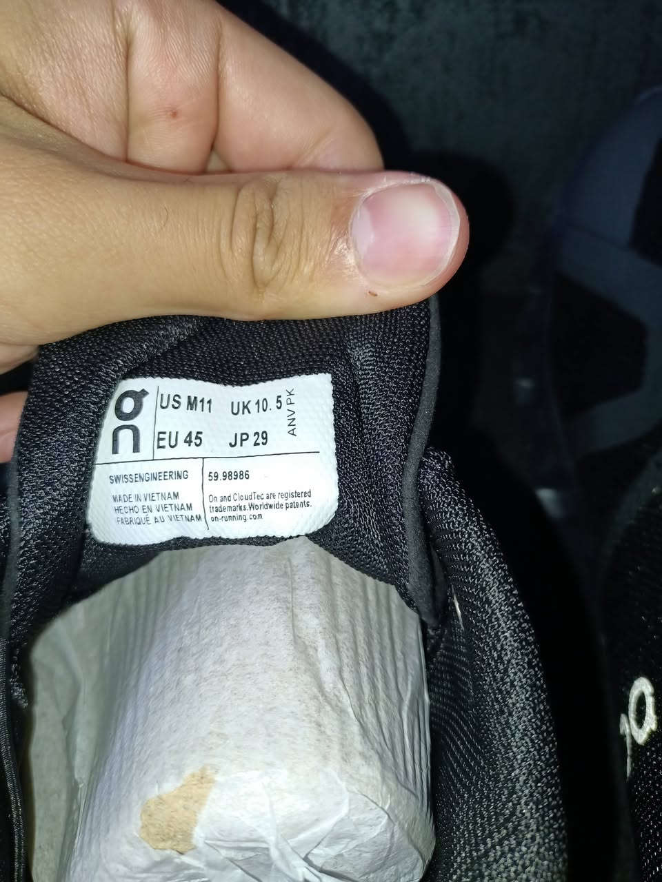 للبيع: حذاء On Running الرياضي المميز باللون الأسود الملكي 🖤✨
إذا كنت تبحث عن حذاء يجمع بين خفة الوزن الفائقة والراحة المطلقة للمشي الطويل 

جديد غير مستخدم 💯 
السعر 40 الف


**إذا كنت صاحب هذا الإعلان وتريد حذفه لأي سبب، رجاءا أرسل رسالة إلى الدعم الفني**