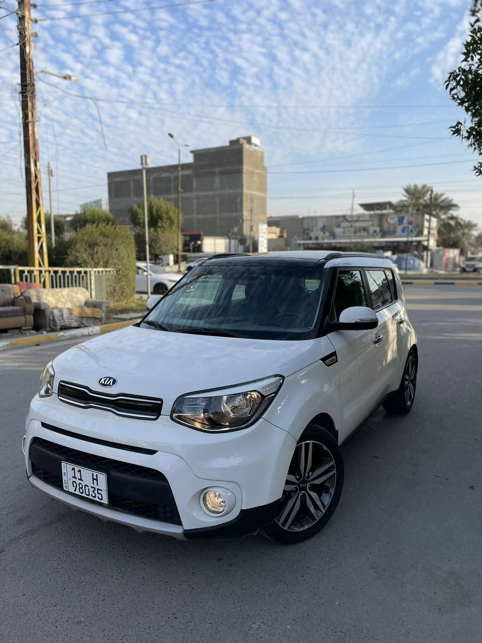 السلام عليكم 
للبيع كيا سول 2019 خليجي الشركة الدوالية ماشية 27 الف على وضع الزيرو
السيارة بدون قطره صبغ بدون تبديل
فول مواصفات 1/1 
رقم بغداد الجديد باسمي 
هزه جديده وسنويه جديده 2031
مواصفات 
1600 Dosh
بانورما
شاشه اصليه
كامره اصليه
نظام ترحيب
مري شفط
كشافات
سستم سماعات
ويل كب 
غراض الشركة موجوده
سويج عدد 2 
كتلوكات
اريل الشركة 
السعر 148 وبيها بسيط
العنوان بغداد الغزالية
رقم الهاتف ***********
