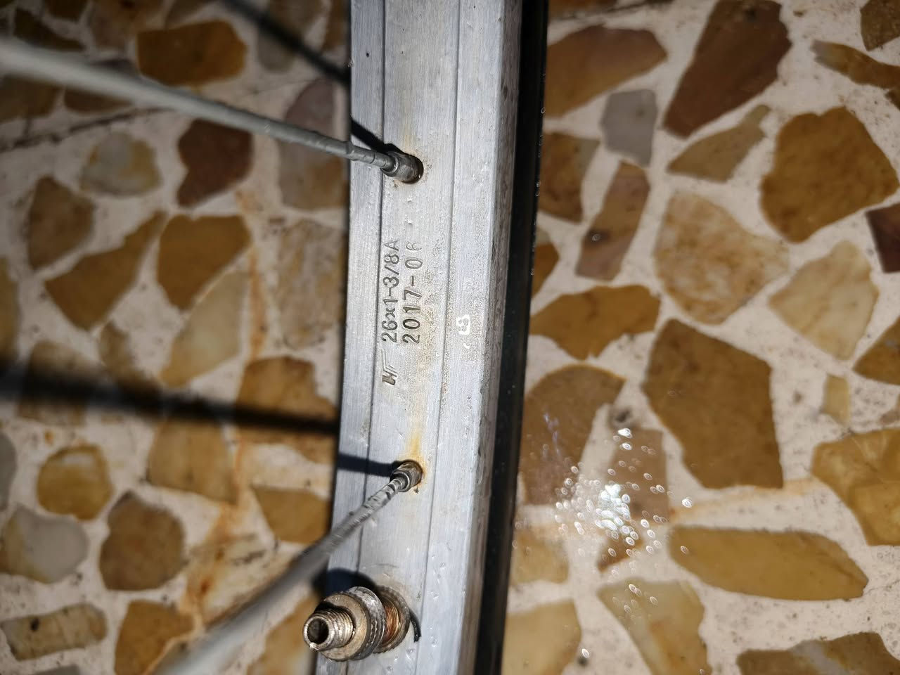 السلام عليكم بيسكلات للبيع حجم 26الابيض100الاسود110العنون موصل حي سومر للتوصل وتساب ***********
