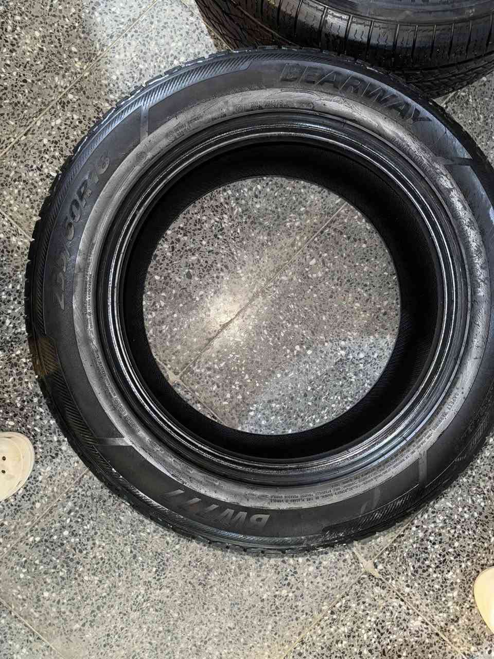 السلام عليكم
زوج تايرات جدد مامستخدمات للبيع
الحجم 235/60R18 
للاستفسار *********** 
المكان البصرة
