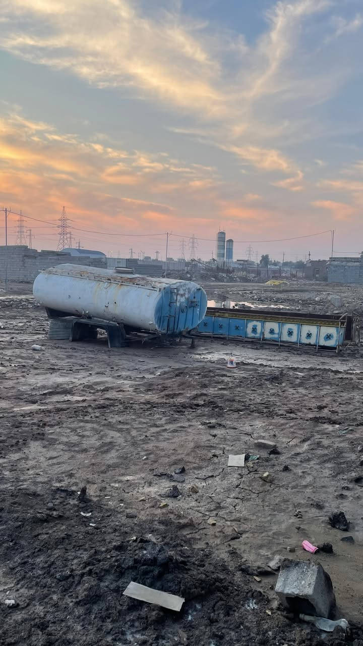 السلام عليكم تانكي للبيع طول ٤متر مال زيل مكاني الناصريه باقي التفاصيل عل هاذه الرقم ***********
