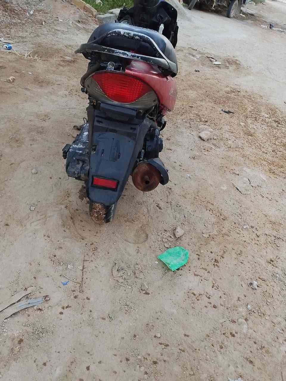 سلام عليكم شباب دراجه كامكو جي 3 نكره سلف عوزه بس كفرات تمشي كلشي مابيه بس ادخن.. سعر 125 ..وبي مجال حك الجيه موكاني نجف ابو صخير مناذره...*********** مستعجل على بيع
