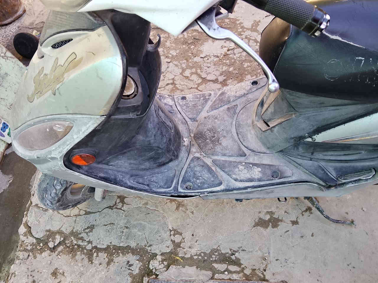 السلام عليكم شباب دراجه البيع كامكو جي فور دراجه مامفتوحه كامله مكمله و السعر 375 وبيه مجال و هاذه رقمي بيه وتساب ***********
