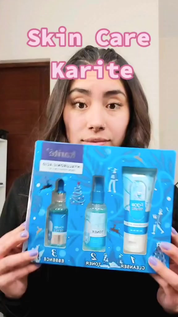 وصل البكج العناية بالهاليرونيك اسيد من ماركة karitéⓇ الاصلية💯
HYALURONIC ACID
SKIN PURIFYING KIT
بكج العناية بالبشرة يصفي وينعم ويقلل من المسامات البشرة راح تصير صافيه مثل الكزاز ✔️✔️ يتكون من سيروم وتونر وغسول💙

💙1:-غسول  للبشره الجافه الحساسه بحمض الهيالورونك أسد من  .تحتوي التركيبه على مركب APG وهو منظف خفيف على البشره يزيل الدهون والمكياج والشوائب ويقلل من الشعور بالضيق وعدم الراحه دون الاضرار بالبشره كما يحتوي على مركب gluco-glycerol وهو عامل ترطيب قوي يساعد البشره على الاحتفاض بالرطوبه وتحسين وضيفة الحاجز الوقائي ايضاً معزز التركيبه بحمض الهيالورونك اسد لترطيب مكثف ومقاومة الضروف الخارجيه التي ترهق البشره

💙2:- يعمل التونر المرطب على تهدئة البشرة الحساسة بعد التنظيف ويشكل طبقة تجعل البشرة رطبة. مما يوفر العناية الكاملة لحاجز البشرة الضعيفه والحساسه. ويصلح حاجز البشرة التالف لمنع تبخر الرطوبه ويعمل على ازالة الخلايا الميتة وتقليل الزيوت الزائدة ، وتقليل انسداد مسام البشرة والحد من ظهور حب الشباب والرؤوس السوداء ويحافظ على تجديد الخلايا ومهدئ، ومضاد للشيخوخة،

💙3:-سيروم هايلورونيك اسيد  تحفيز إنتاج الهايلورونيك اسد في البشرة,وبالتالي يقوم بملىء بشرة الوجه.والعمل على نفخ الوجنتين ،ويعتبر بديلاًً لفلر الوجه. ومعالجة جفاف البشرة.و الترطيب العميق للبشرة..ويعالج ظهور التجاعيد مبكراً. ويعزز من مرونة الجلد . والوقاية من الأشعة فوق البنفسجية من الشمس والتي تسبب تلف الجلد ، وجفاف البشرة .و يعمل على علاج مشكلة الدهون الزائدة بالبشرة 

سعر البكج ١٥ الاف
🚘يوجد خدمة توصيل لجميع محافظات العراق 🚘


**إذا كنت صاحب هذا الإعلان وتريد حذفه لأي سبب، رجاءا أرسل رسالة إلى الدعم الفني**