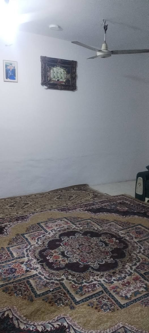 بيت للبيع ٢٠٠م سند ٢٥ طابقين مكون من استقبال ٨* ٤ وصالة ٦* ٥ وثلاث غرف نوم الطابق الأرضي بلوك والسقف صب كونكريت والطابق الأول ثرمستون السعر ١٠٠وبي مجال العنوان شارع السيدة زينب عكد بني تميم عمود ١٠٥ وتنزل للاستفسار الاتصال على الرقم  ***********
