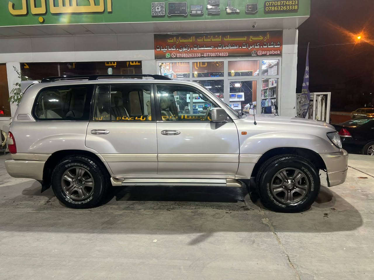 السلام عليكم
مستعجل بالبيع لاجراء عملية زرع الكلى للوالد كفاكم الله شر المرض 
لاندكروز ٢٠٠٤ محدث ٢٠٠٧ فول اعلى مواصفات 
محرك ٤٥٠٠ ستة سلندر العدل المرغوب 
رقم مشروع وطني باسمي تحويل ثاني يوم 
صبغ حزام بسبب الشريط الطابع 
كير مكفول ومحرك مفتوح 
سلايدروف 
حساسات 
شاشة وكامرا 
صدر كامل بدلته ع ايدي قبل ٤ اشهر يعني نظافته ٩٠٪
تدفئة تبريد ثلاث مقاعد 
منظومة صالنصة كاملة بدلتها جديدة 
تاير تخم يوكاهاما ياباني من تاير مول قبل ٣ اشهر تقريبا 
سيارة طلعت بيها دول ومحافظات سيارة اعتمادية وهيبة 

سلبياتها 
تحتاج بولش وتنظيف غرفة وبعض الترتيبات 
تحتاج منظومة غاز حتى تنسى موضوع الصرف٠٠٠

يشهد الله صارت علية بشدتين لان جناي وغراض كلها اصلية من شارع ٦ محل البركة بس العجز الكلوي وعملية زرع الكلى للوالد خلال هالايام خلتني اعرضها مستعجل ٠٠

سعرها ١٤٥ وبيها مجال حق الجية واللة يكفيكم شر المرض والقدر واسف للاطالة 
رقمي واتساب ***********
