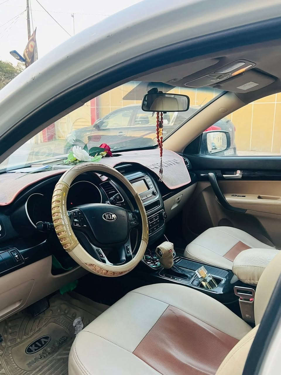 سورنتو ٢٠١٤ خليجي رقم بغداد  دولي الجديد 
مواصفات السياره 
٣ قطع تبريد 
كراسي كهرباء 
فول تحكم ستيرن 
أشاير بالمري 
مري شفط 
دوشمه جديده 
وباقي المواصفات المعروفه 
السياره جاهزه بدون اي نقص 
محرك بلادي ممفتوح 2400
السعر / ١٦٥ وبيه مجال 
مكاني (كربلاء)
***********
