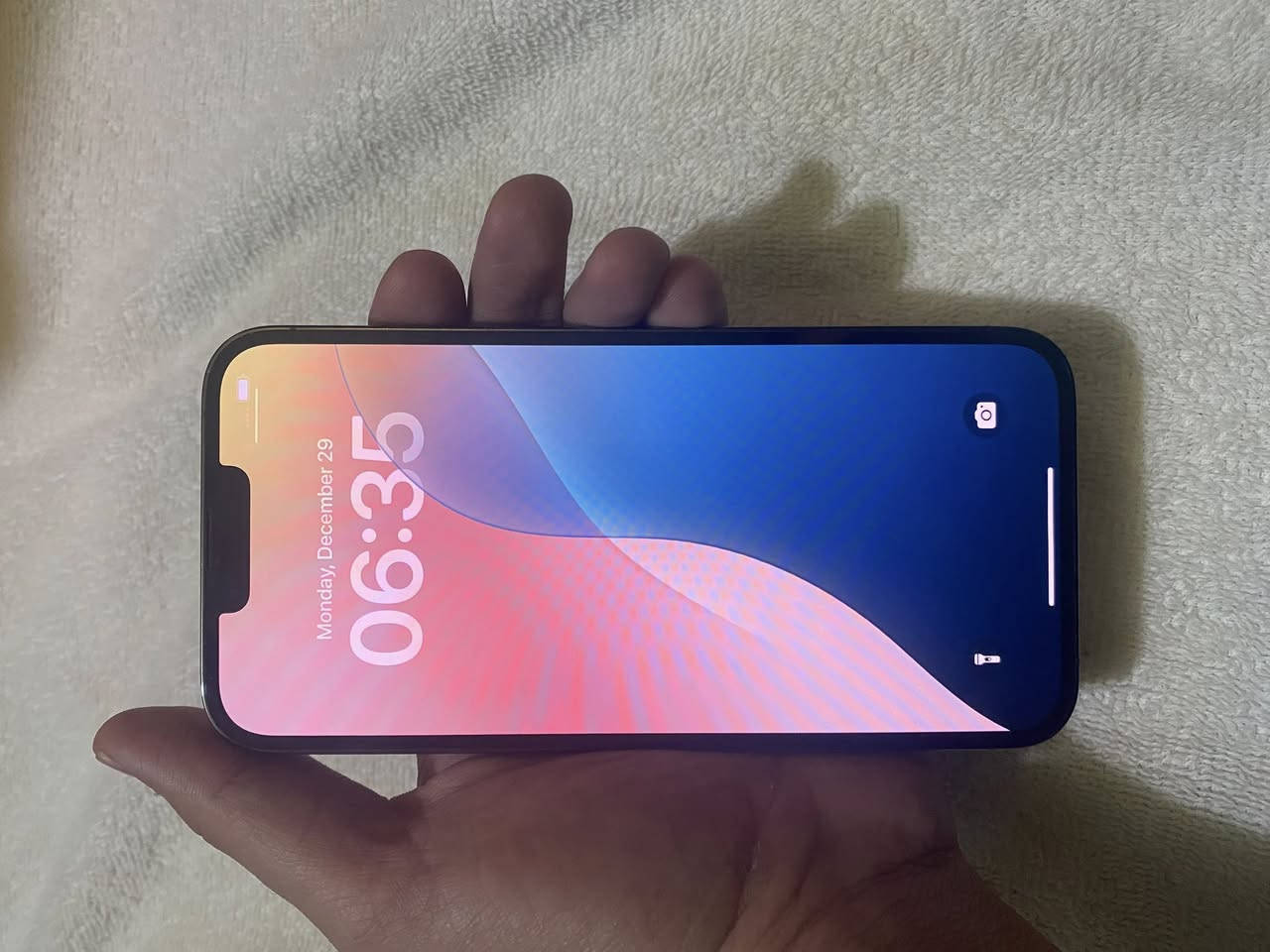 iPhone 13 Pro Max
ذاكرة :256

بطارية 88 شرط مامصعد بطارية  وتر بروف

تك شريحة

السعر 730 وبي مجال بسيط

للتواصل :*********** واتساب فقط
