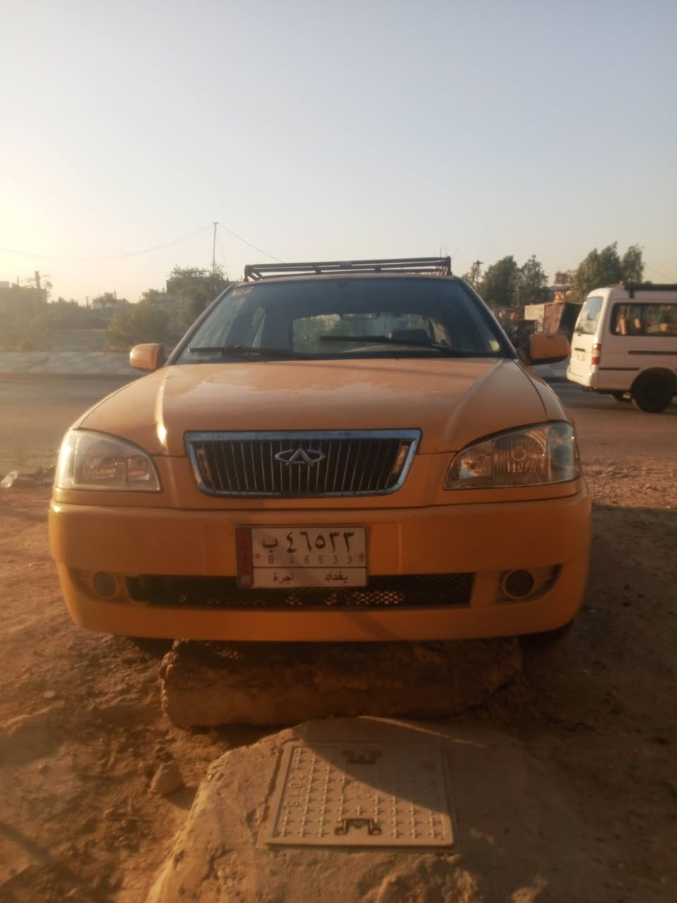 سلام عليكم عندي شيري كوين موديل 2011 سنويه صاقطه 2025/شهر 11 مصفره هيه مابيه اي نقص بس باب السائق رايده 22 وبيه مجال ***********
