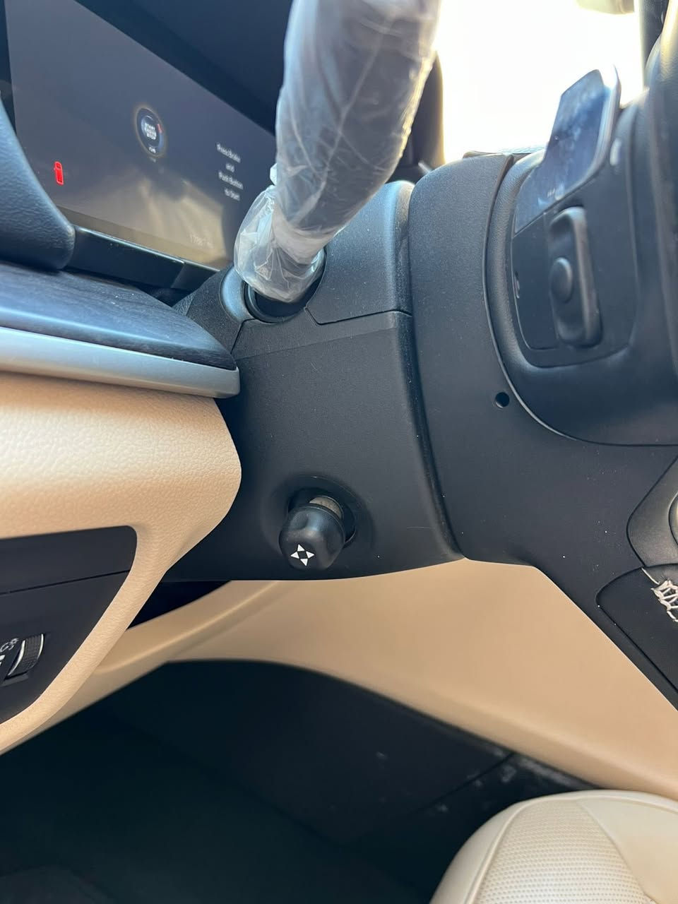 جيب لمتد بلاص موديل٢٢
بانوراما
كشنات تدفئ تبريد
٥ كامرات
شحن مبايل واير ليس
بردات ابواب
ستيرن كهرباء
فور ويل
٥ راكب
بدون رقم 
بدون رقم
***********
