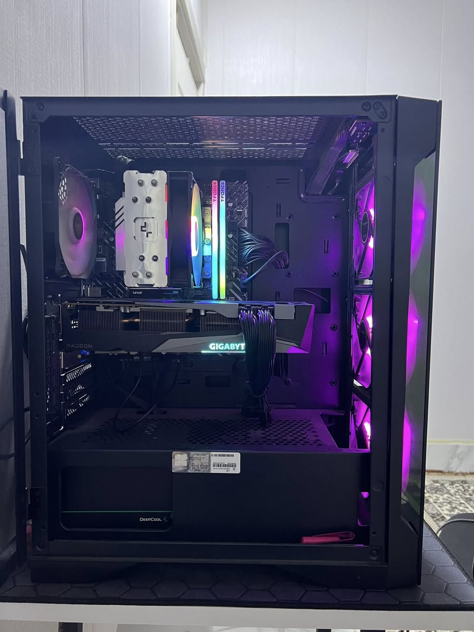 CPU: i5 12400F 
GPU: RX 6800 GIGARYTE GAMING 16GB
RAM: 16G DDR4 (2*8 GB) 3600 T-FORCE
MB: ASUS H610M-A D4 DUAL M.2
DEEP COOL: GAMMAX AG400 LED
POWER: 700W PF700
HARD: SSD NVMe 1TB LEXAR NM620 3500mb/s
CASE: GAMDIAS TALOS E2 ELITE

سعر مليون و ١٥٠ الف


**إذا كنت صاحب هذا الإعلان وتريد حذفه لأي سبب، رجاءا أرسل رسالة إلى الدعم الفني**