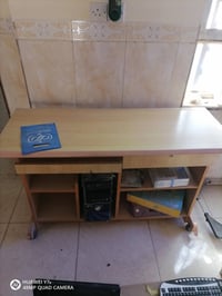 ميز طعام • ميز حاسبه