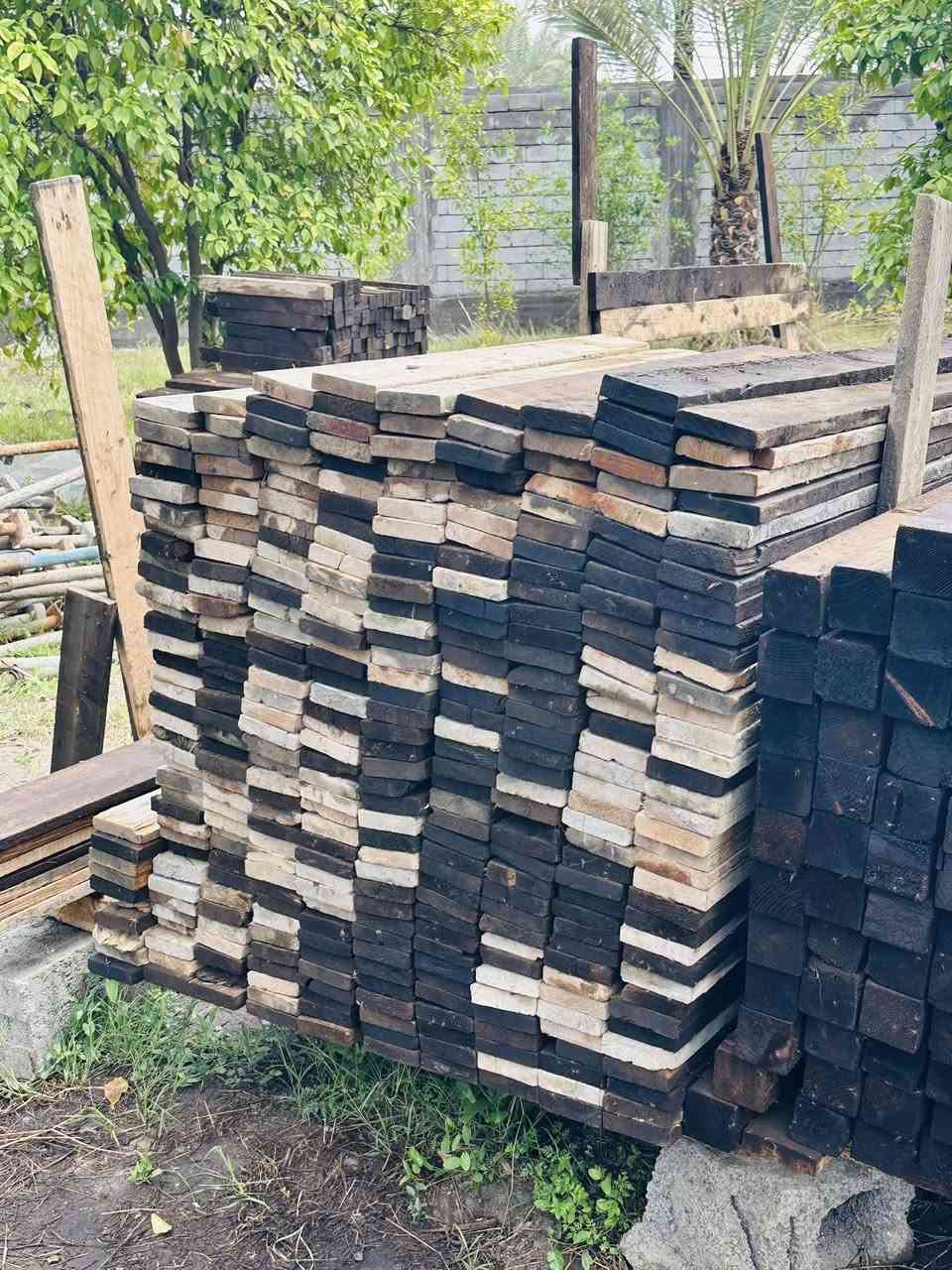 السلام عليكم للبيع 15 مكعب خابط فلندي 25ملم 
جكات سن خشن ثقيل عدد100 
ملاحضه : القالب مشتغل شغله وحده فقط 
***********
