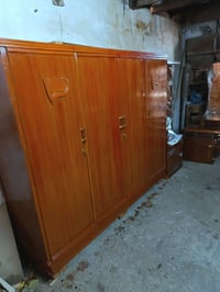 غرفه قنصور 4ابواب السعر 250 وبي مجال وهذا الرقم 07512389864