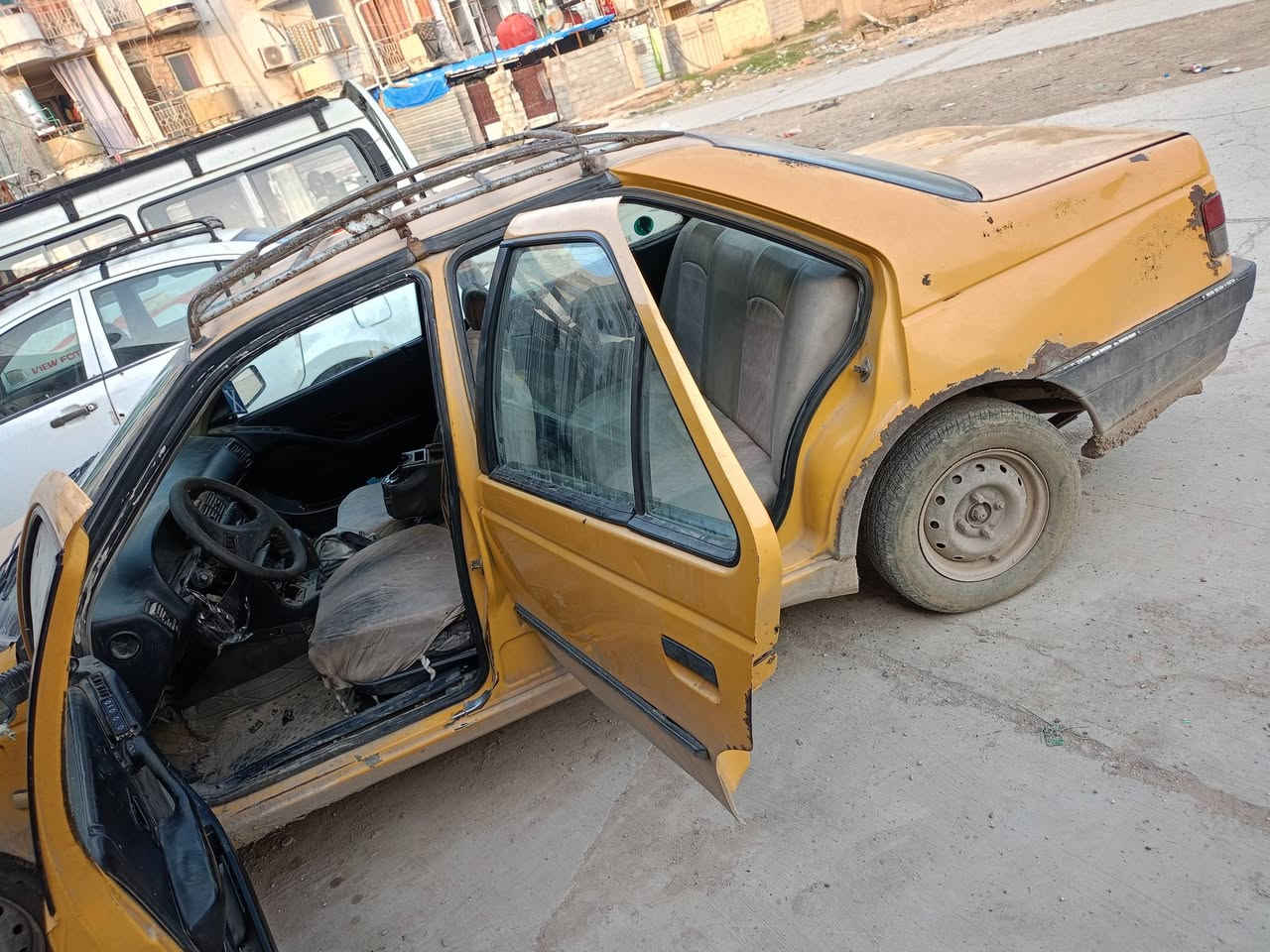 السلام عليكم سياره للبيع سياره تفصيخ ومحرك ***********
