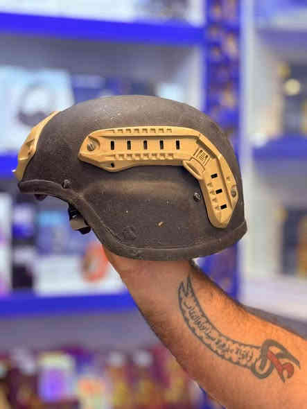 الفتلاوي للتجهيزات العسكريه
السلام عليكم اخوان المنتسبين المهتمين بالقيافه العسكريه يوجد عرض خاص خوذ أمريكي اصليه الياف
قياس ميديم جديدة نظافه 100 ٪100 عندي توصيل/السعر) 50)كافه محافظات العراق 🚗☎️***********
