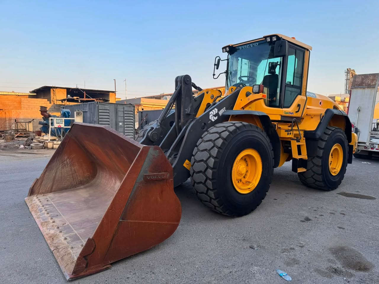 VOLVO L120 G شفل فولفو
                                                      موديل  : 2012 دخول جديد
‎عنوان اربيل :  معرض أحمد علي

‎***********بختیارأحمدعلي 

‎‏⏰‎‏‎ساعات العمل : ٩:٠٠ صباحًا   -   ٧:٠٠ مساءً

‎‏‎‏‎بيع و شراء جميع الاليات الثقيله
‎‏‎‏‎عنوان :أربيل / شارع ١٠٠م قریب ترافيك لايت مخمور- خلف الحديقه
……….……………………………………………………
