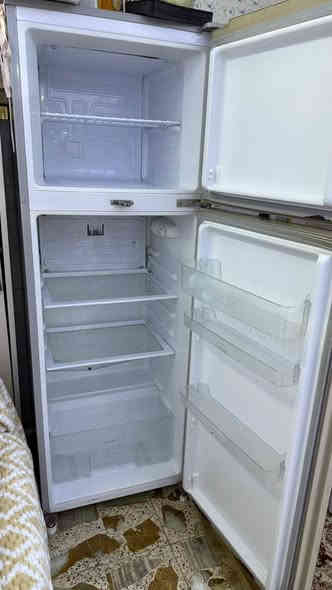 ثلاجه ابلازمه اخت الجديد استعمال قليل جدا سعر.  175 الف. الحرية الدولعي ***********
