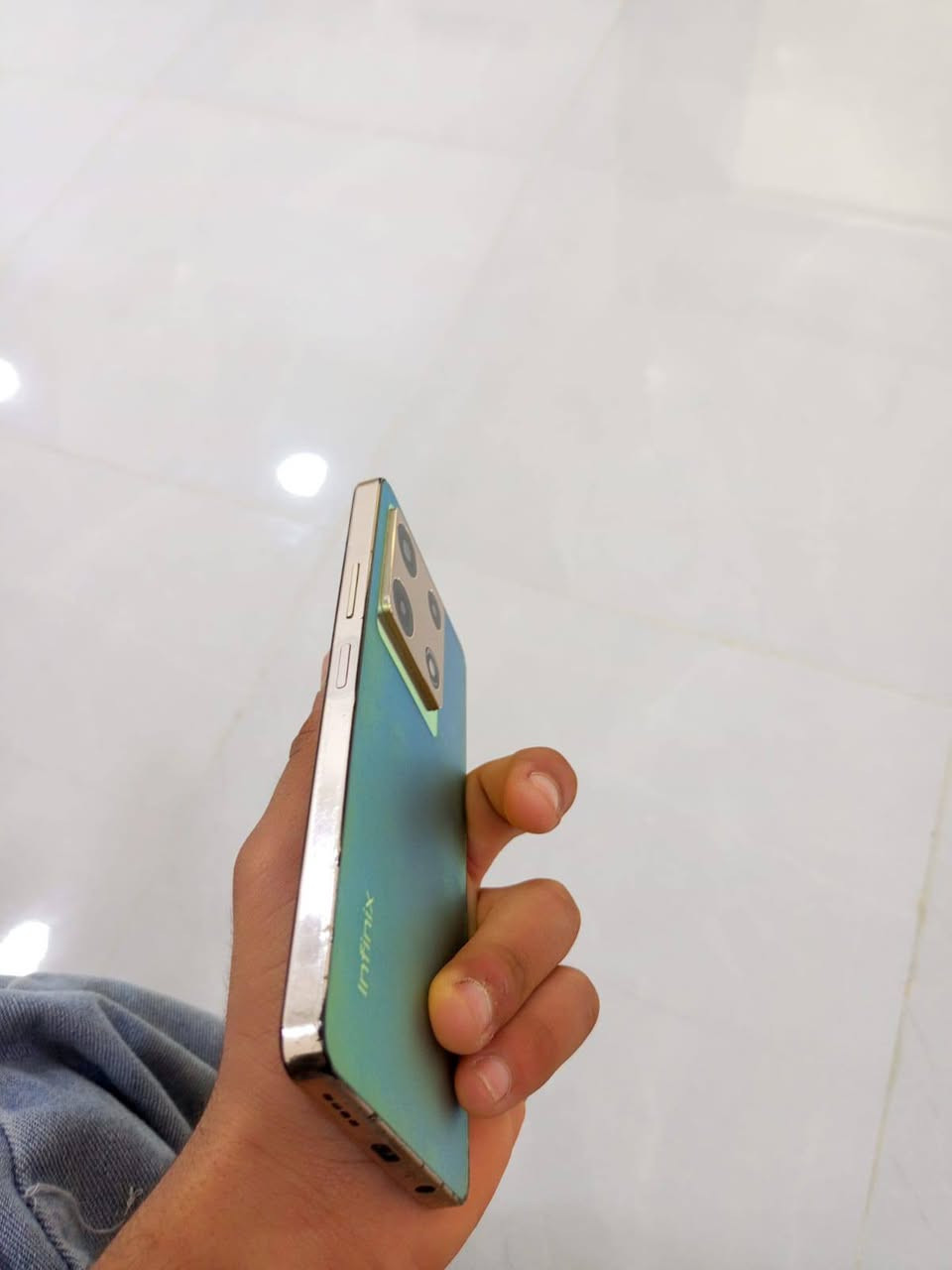 سلام عليكم انفنكس نوت 30 ابرو 
ذاكره 256 يشغل 60 فريم ببجي جير سكوب زلال 
كامره الخلفيه 108 ميكا بسكل زلال لكامره
كامري لماميه 32 ميكا بسكل 
بطارية 5000 
لجهاز فول كله بلادي ما مبدل اي قطعه افحص وين ما تريد 
بدون ملحقات بس شاحنه ويا 
للبيع او مراوس بايفون 11 مكان رمادي تائميم 
رقم ***********
