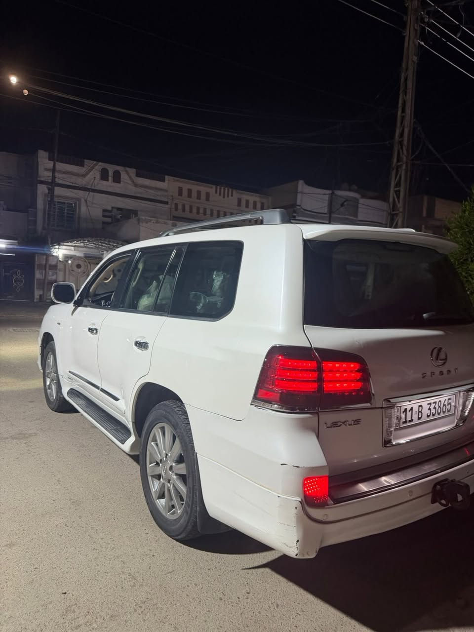 السلام عليكم 
LX570 SPORT 2011 
 1-السيارة فول ١/١ 
2-رادار امامي 
3-حساسات360 درجة
4-كامرات امامي خلفي جانبي 
5-اشاير بل مري 
6-مري شفط 
7-جگات شغالة كاملة مابيهة اي مشكلة 
8-نضام dinamic للتوازن بالجگات يعني من تميل تعدل روحهة السيارة تلقائي 
9-كشنات جلد 
10-كشنات تدفئة تبريد +جميع الكشنات امامي خلفي كهرباء +كشن السايق خزن ميموري ٣وضعيات
11- ٣وضعيات قيادة SPORT/NORMAL/ COMFORT
12-بلوتوث اغاني
13-شاشة كبيرة 
14- فتحة سلايدروف
15-محرك ٨ سلندر 5700 
16-صندوگ كهرباء+الصندوق سوفت كلوز (شفط) 
17-دفع رباعي4X4 
18-كامرة دوارة
19-٧راكب 
20-تشغيل عن بعد 
21-بصمة 

السيارة بيهة الجاملغ الخلفي مال السايق صبغ بدون دواخل وبيهة دائرة صغيرة كلش بكد راس الاصبع بالباب اللي خلف السايق اما الباقي كفالة عامة گير مكينة كفالة عامة  صدرهة نضيف السيارة مال بيت كل اسبوع تطلع مرة استخدام بيت السيارة ترايهة البصرة وين ميعجبك تطلع بيهة السيارة رقم بغداد
***********
السعر/ 315
عنواني بغداد
