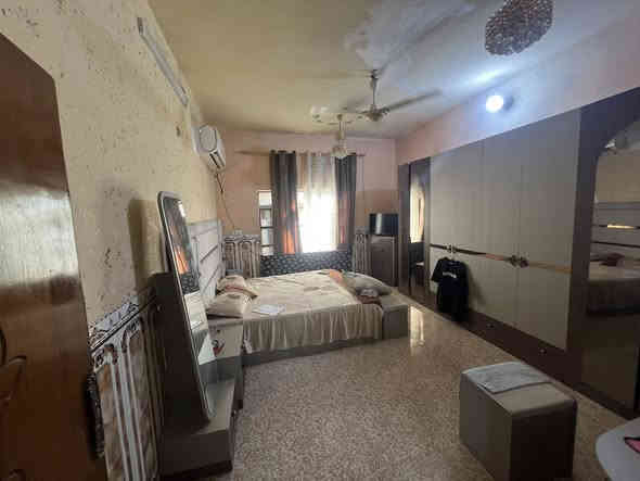 اعلان من #النيزك_للعقار لبيع وشراء الاراضي و الدور الزراعية والسكنية والمقاولات العامة 
--------------------------------------------
دار للبيع  بموقع ممتاز 
موقع البيت - صلاح الدين - قضاء بلد - مقابيل كلية الصناعة
 
-السعر :125 وقابل للتفاوض 
يتكون من :

- غرف عدد 2
- مطبخ 
- صالة 
- صحيات 
-منور

مساحة البيت : 190م بالسند واقع حال 200م

📄 نوع العقار : طابو صرف 

--------------------------------------------
للاستفسار والتواصل : *********** - ***********

او زيارة مكتبنا الكائن في - صلاح الدين - بلد - شارع الامير - مقابل عيادة الدكتور قاسم حاتم
