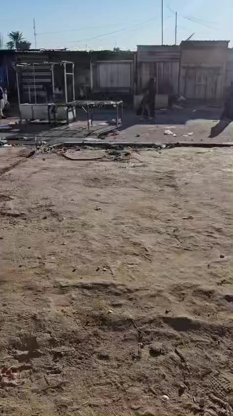 السلام عليكم بيت قديم مساحه 136واجهه 5ونص 
نزال 25شارع مستشفى الزهراء الاهلي بسوك  تجاري محلات وحاليا متاجر 800 الاستفسار ***********
