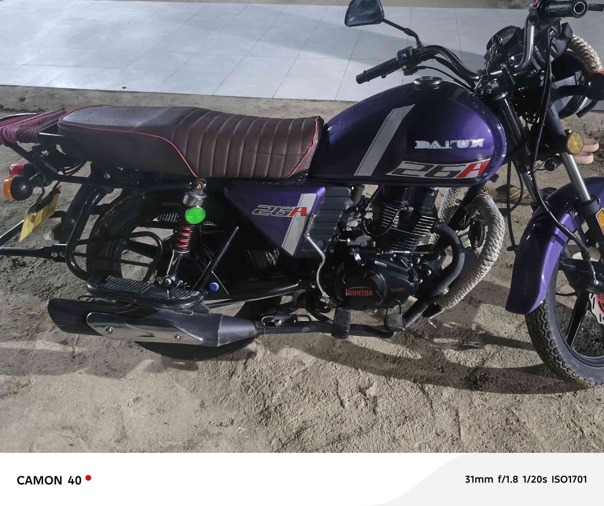 السلام عليكم شباب دايون للبيع مديل 24 اوراق سكنر 
كهربايات كله شغاله مكفوله نضافه فول لون نيلي شرط تجي تفحص دراجه ما متعوبه من الدوام للبيت محرك 200 بابل ناحيه الطليعه خاص موجود او تصال *********** وللشراي بي خير ويدلل
