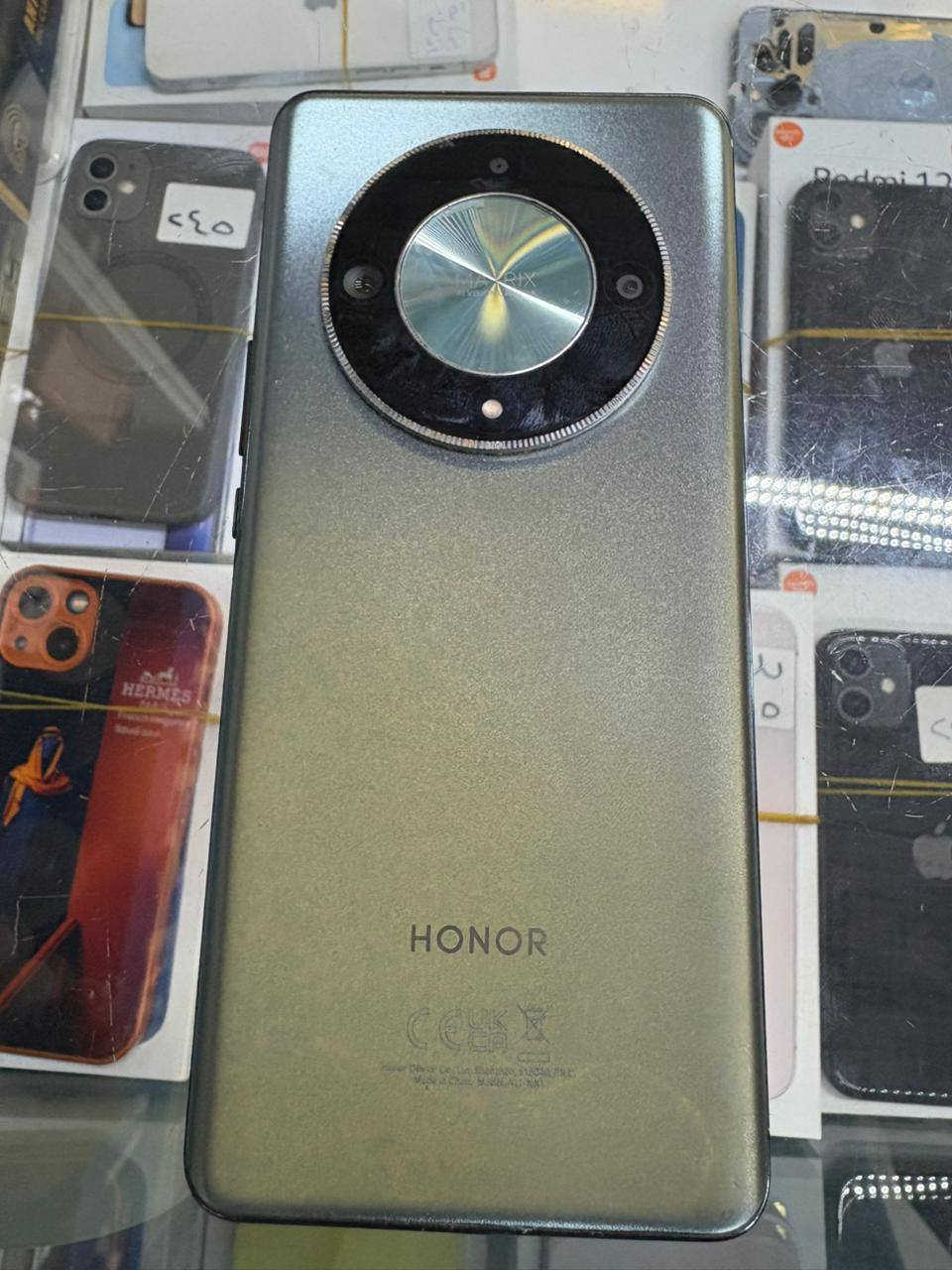 سلام عليك هاتف هونر X9b
ذاكرة 256 رام 12
معالج 6 جن 1 
شاشه 6.78 / 120 هيرتز 
بطاريه 5800 / 35 واط 
نظافة الجهاز 99 شوفت عينك 
إستفسار ***********

