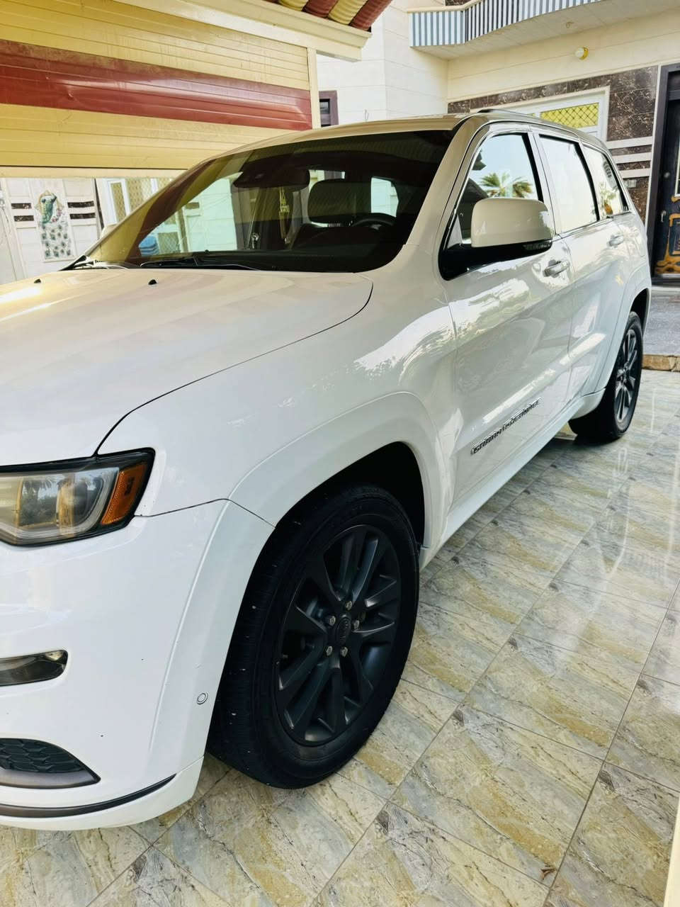 الـسلام عليكم…للبيـع فقط
مكلف بالنشر ما متواجد على الفيس اتصل على الرقم
__________
-جيب 2018 شكل ال S
-اللون:ابيض
‏‎-المقاعد الأمامية كهربائية 
‏‎- المقاعد الأمامية تدفئة
‏‎- نقطة عمياء بلمري رادار جانبي
‏‎- فتحات usb للمقاعد الخلفيه  
‏‎- تشغيل عن بعد  
‏‎-  تدفئة ستيرن 
‏‎- سقف سلايت 
‏‎-  الشاشة كبيرة مع GPS 
‏‎- تشغيل عن بعد 
‏- apple carplay واندرويد اوتو
‏‎- صندوق كهربائي 
‏‎- حساسات أمامية اصلية 
‏‎- كاميرا خلفية اصلية دواره  
‏‎- مرايا متحسسه للضوء العالي 
‏‎- محدد سرعة ( كروز سرعة )
‏‎- رادار خلفي نظام بريك اوتماتيكي
-نظام مانع انزلاق
-ماشيه:150 الف كم
-الضرر باب وجاملغ والسونار مرفق في المنشور  
مكان السيارة:صلاح الدين قضاء الضلوعية‎ 
السعر:250 بيها مجال بسيط للشراي
للاستفسار الاتصال ع الارقام:***********
