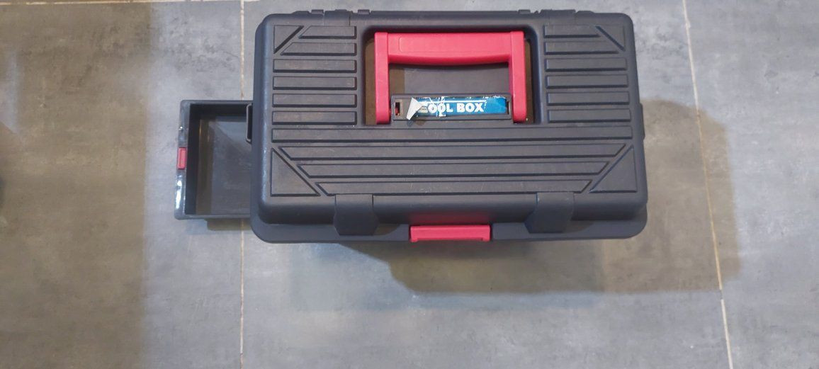 السلام عليكم عدد اصلي للبيع السعر والحجز على الواتساب او الخاص ***********
