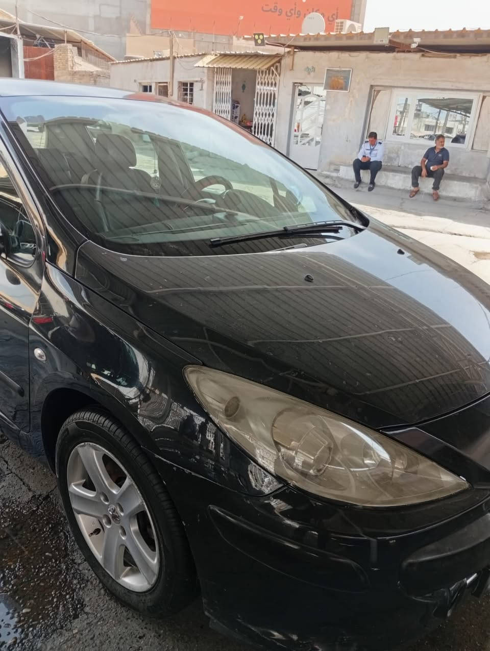 بيجو 307 موديل 2006
مكفولة من ضربة والصبغ 
فقط رش كلير باب ايمن خلفي وجاملغ ايمن اثر شخوط والفديو موجود 

محرك 2000 —كير اوتوماتيك —٤ جام كهرباء —غرفة جلد 
ويل كب ١٥ 
كير مكينة تبريد شرط الفحص 
السعر ٥٨ بيها مجال بسيط
للاستفسار :-***********

عنوان السيارة بغداد ساحة الواثق 

غير متواجد ع الفيس
