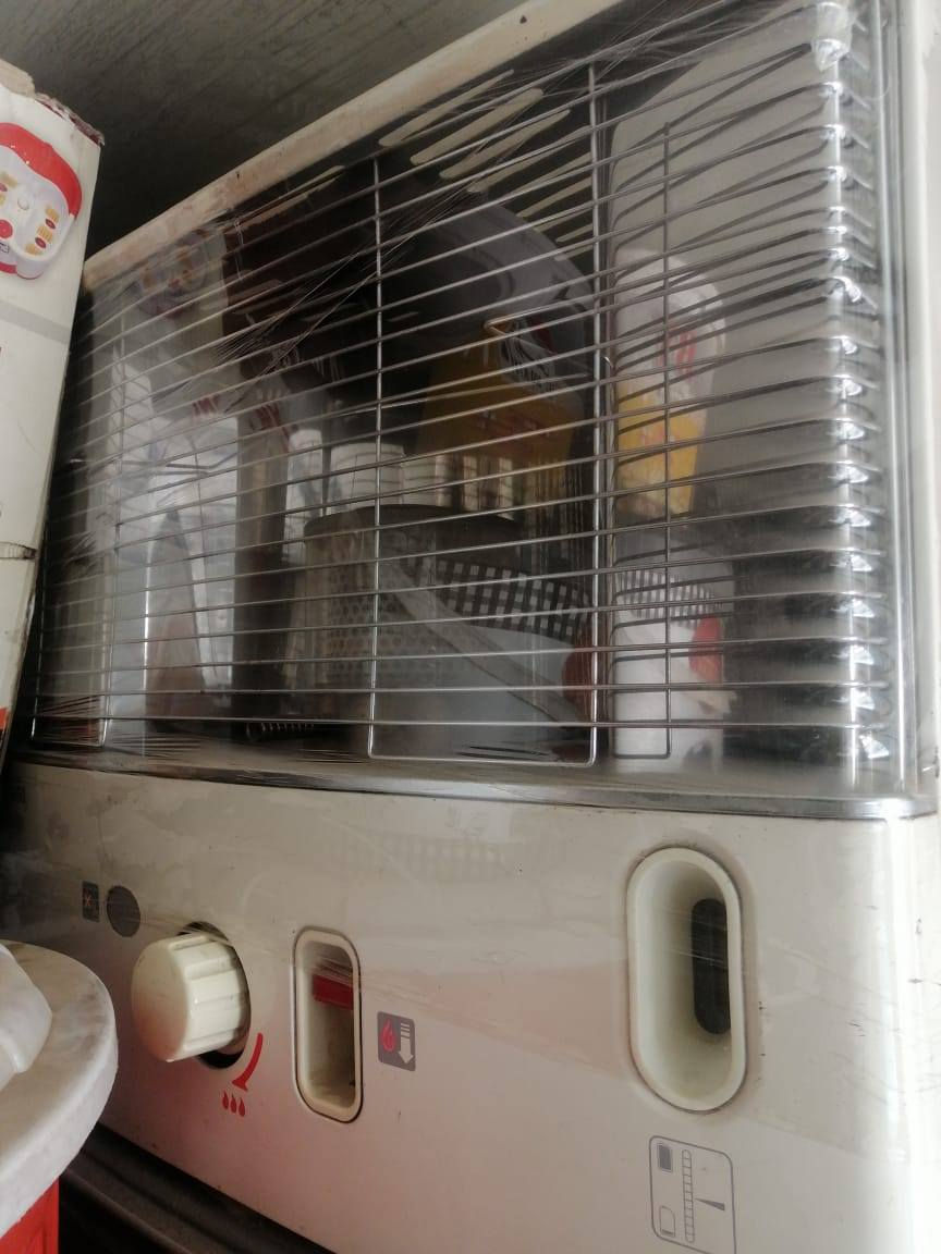 السلام عليكم من رخصة الادمن المحترم عندي غراض للبيع نظيفات استخدام موسم واحد مجمدة/125 صوبة نفطية/85 سخان/50 مكنسة كهربائية/65 مكاني بغداد بلديات للاستفسار رقم الهاتف 
***********
