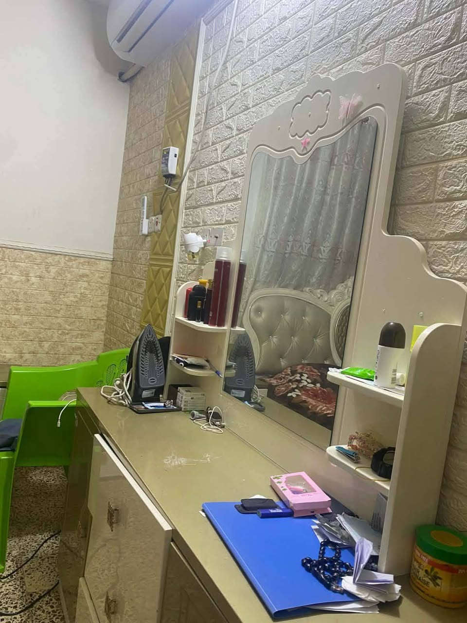 للبيع
قطع ٨ غرفه نوم ٤٥٠
جلسه عربيه ويا زوليه سعر ٥٥٠
اوفن سعر ٢٠ 
ورد سعر ٥
بلازما عطل بسيط كلش سعر ٥٠  
ميز سعر ٥ 
العنوان الرمادي الثيله
للإستفسار ***********

