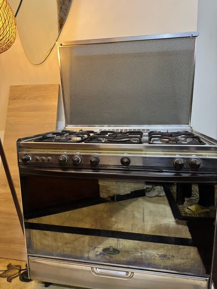 السلام عليكم للبيع شغالات جدد مستعجله عله بيعتهم كلش***********
