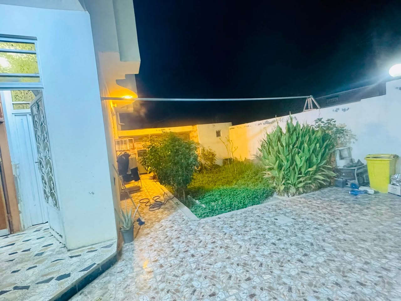 السلام عليكم بيت حديث طابو صرف حي الناصريه قرب اسواق ماما اشتريلي مساحه ٢٢٠
مطلوب ١٤ مليون اسكان 
***********

