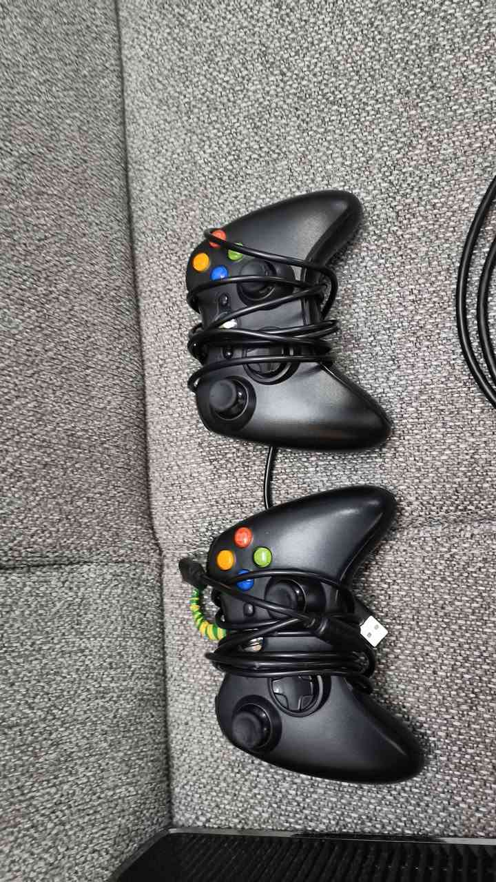 اكس بوكس 360 مستخدم قليل جدا طبعن كل غراضه معاه مع يده يدتين طبعن الجهاز هارد داخلي 150 لعبه كلهن العاب عالميه طبعن كل ملحقاته معاه السعر 150 او بي مجال *********** مشتريه قبل شهر
