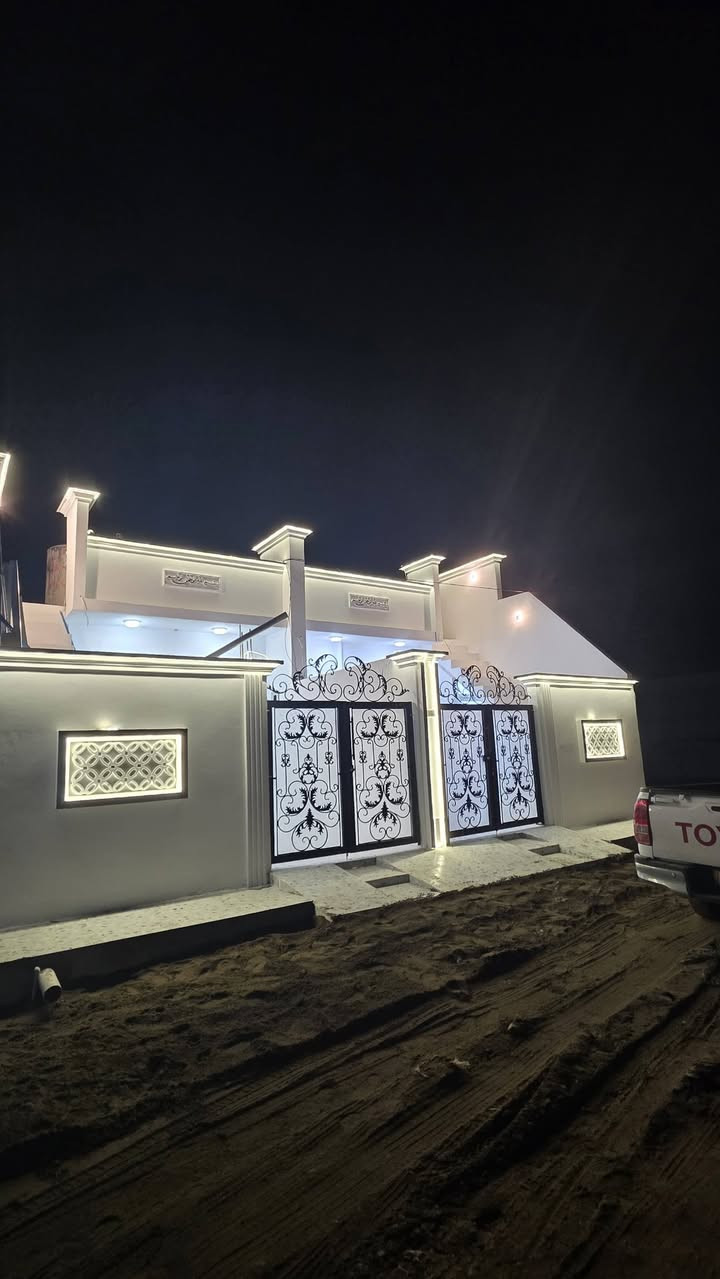 دار للبيع موقع كركوك حي الوسطي  الزراعي الدار مساحته 100 متر طابق واحد واجهيه 5 نزال 20 بناء صفر بعدما مسكون  سعر55 مليون وقابل للتفاوض خدمات ما كهرباء  وتبليط ٥٠ متر ومدرسه ابتدائيهه
 اي استفسار اتصال على ارقام التاليه
***********
