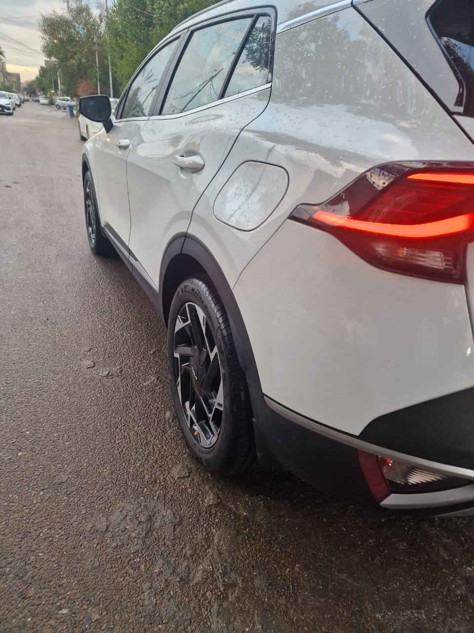 ... سبورتج موديل٢٥ خليجي.. رقم بغداد زيرو الجديد.. . فول مواصفات ماعدا البانروما... تشغيل عن بعد.. مانع انزلاق.. حساسات خلفيه واماميه.. كراسي كهرباء.. كراسي تدفئه.. مقود تدفئه.. شفتات.. وبعد مواصفات..  كفاله عامه من صبغ وبارد وتبديل عنواني بغداد لدورة رقمي ***********
