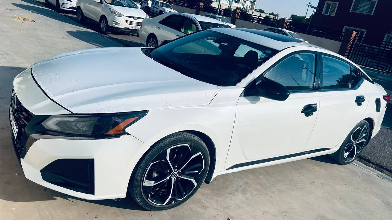 Altima 23 SR  plass
واحد قطع صبخ 
صونر رقم شاصي موجود
سياره كلشي جديد  
٤٥مايل ماشي 
كير محرك بشرط
مكان كلار 
***********
