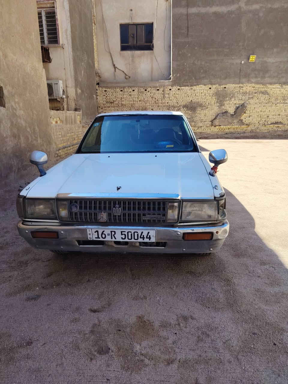 سلام عليكم للبيع مستعجل سبب طارء نوع تيوتا كراون سيدان ديلوكس أيسر ابلاد مديل ١٩٩١سياره رقم انكليزي بسمي تحويل ثاني يوم مكينه وكير ٢ونص فيشه وحده كفاله وين ماتريد تفحص  ولي مايريد يحول لايخابرني اشرط وياه يوم ثاني يحول  بصره جمهوريه شارع دفاع المدني سعر ٦٨ورقه ***********
