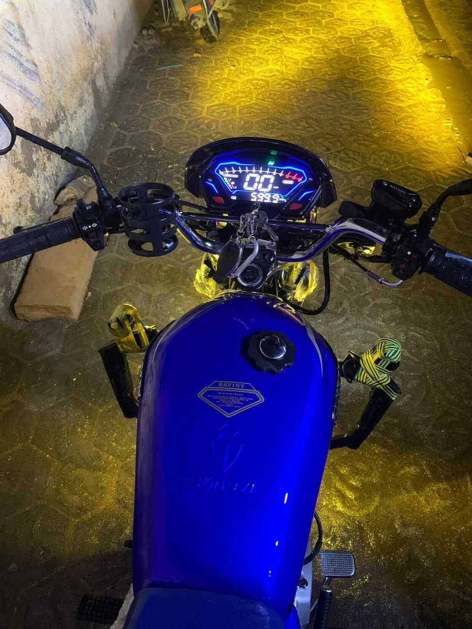 السلام عليكم
للبيع ايراني موديل 25 محرك 150 
صارلي شهر من شديته من الجمعيه الموطور سبانه ماممدوده 
عليه المكان الرمادي شارع 17 السعر 900وبي مجال 
الرقم ***********
