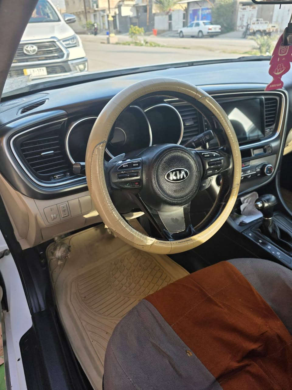 السلام عليكم
مكلف بالنشر اوبتيما للبيع 2014 خليجي السياره تحويل مباشر هزه جديد السياره كفاله عيب شرعي وصوليات 
 فقط تبريد قطعتين مكينه 2000 دوش 
للاستفسار على الرقم ***********
السعر 103
